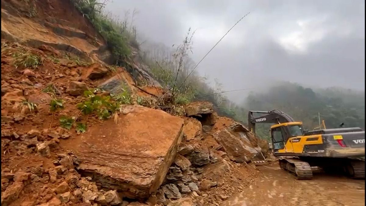 Landslide disrupts traffic on NH-6 in Mizoram after heavy rainfall
