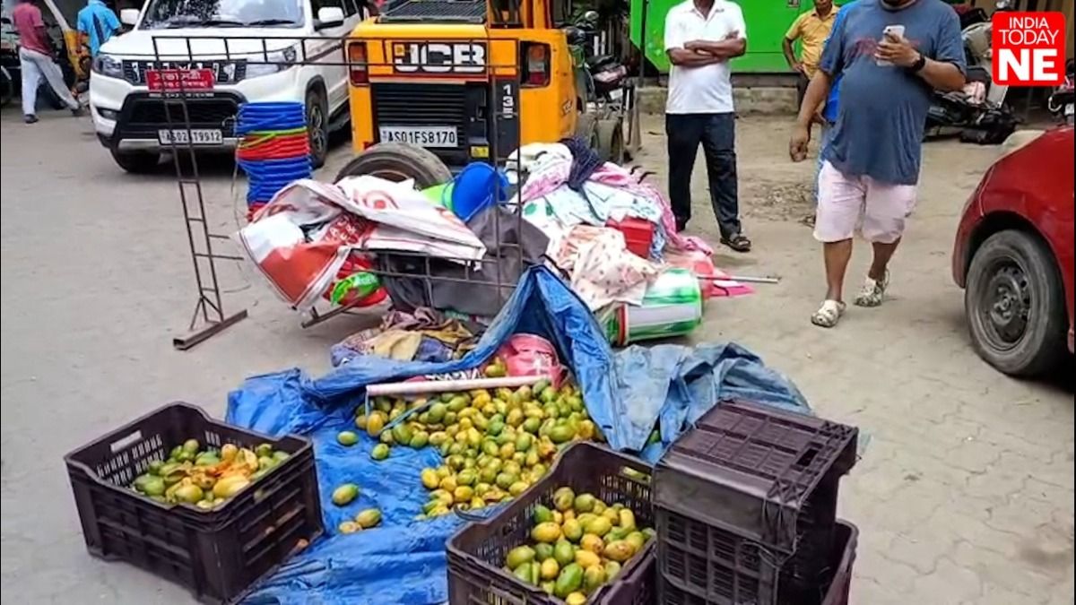 Assam: Nagaon Municipality eviction drive removes illegal footpath traders to improve pedestrian access