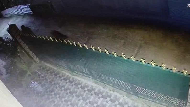 Breathtaking Valuables Worth 17l Looted From Bungalow Photo in 4K Breathtaking Valuables Worth 17l Looted From Bungalow Photo in 4K