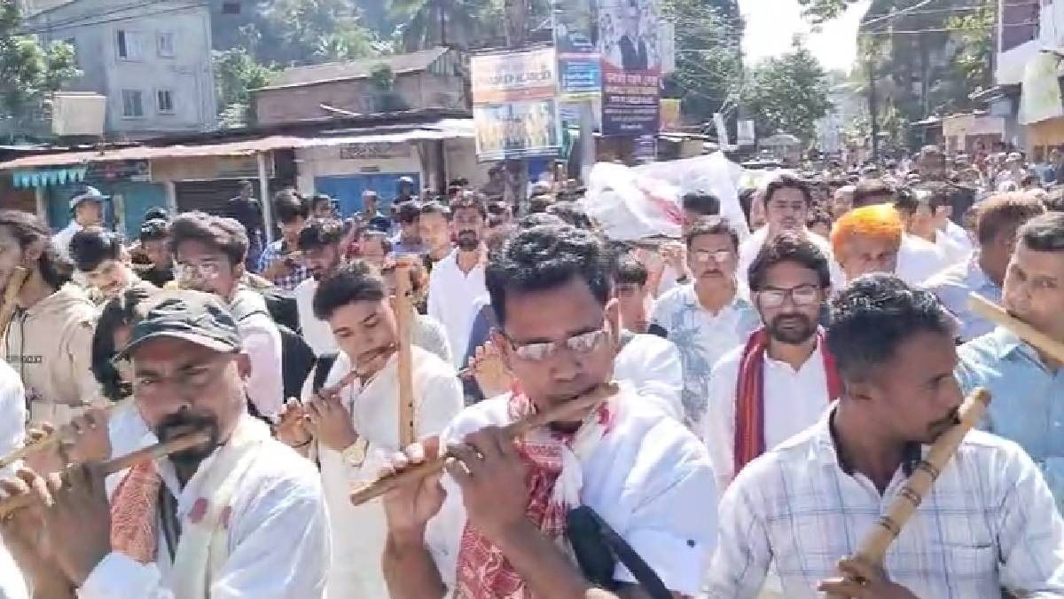 Assam bids farewell to flute maestro Dipak Sarma with over 100 flutists paying musical tribute 