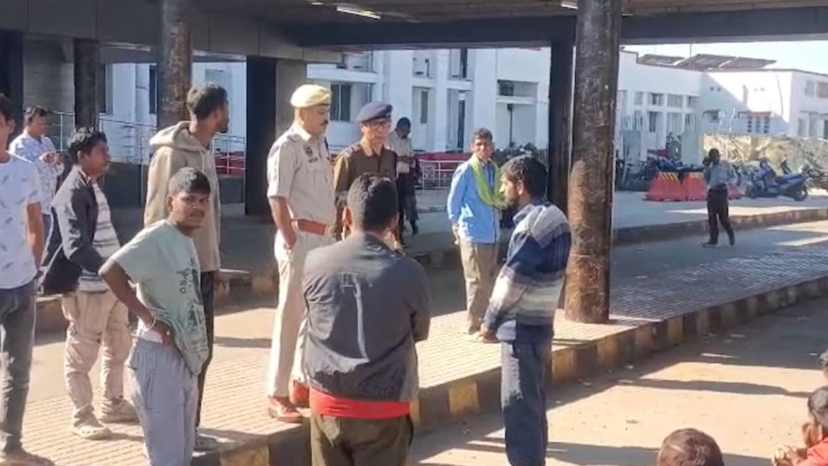 Assam: 44 workers from Jammu and Kashmir detained in Tinsukia, movement toward border areas raises eyebrows