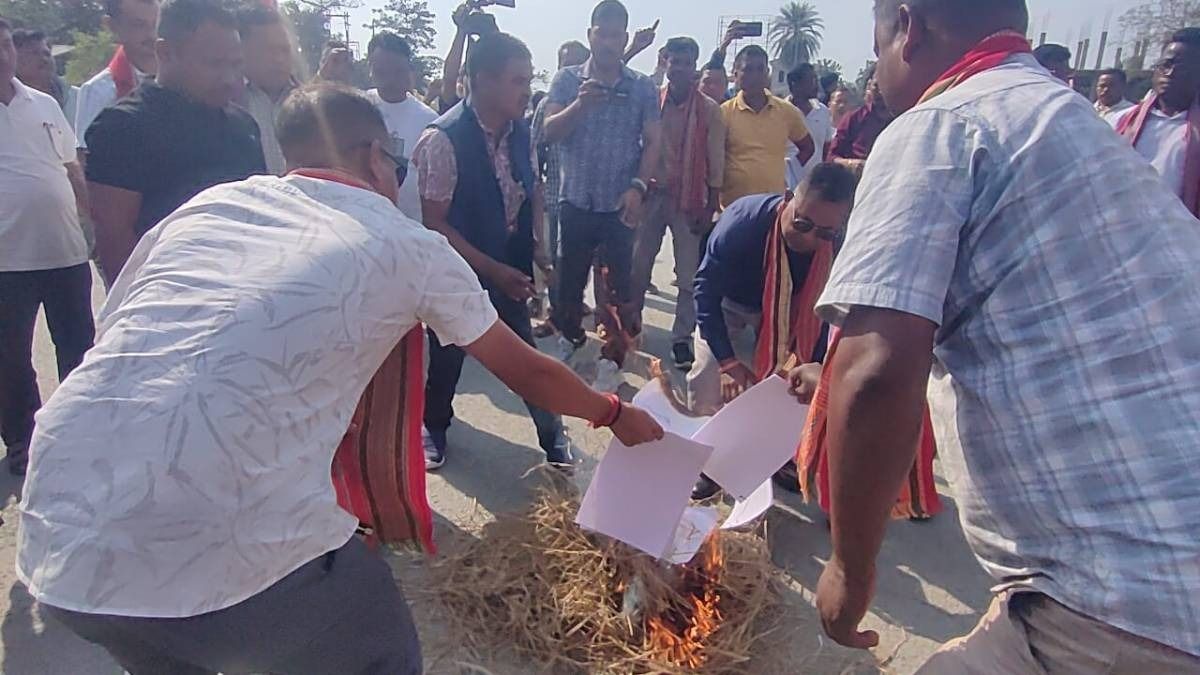 Assam: Protest erupts in Boko over proposed ST status to six communities, copies of GoM report burned, highway blocked