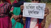 Kaliabor tea garden workers thank Assam CM for granting land rights, protest against Akhil Gogoi Kaliabor tea garden workers thank Assam CM for granting land rights, protest against Akhil Gogoi