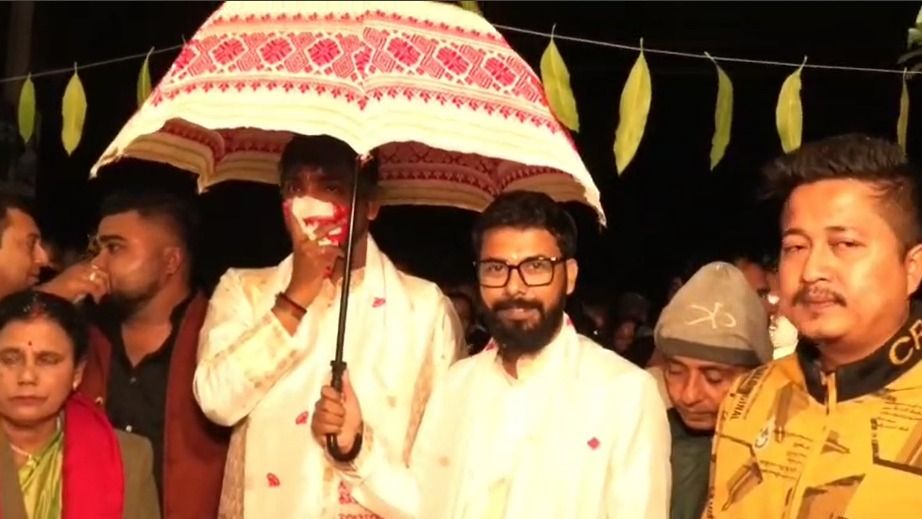 AASU president turns groom’s "xokhi" at traditional Assamese wedding, leads key rituals