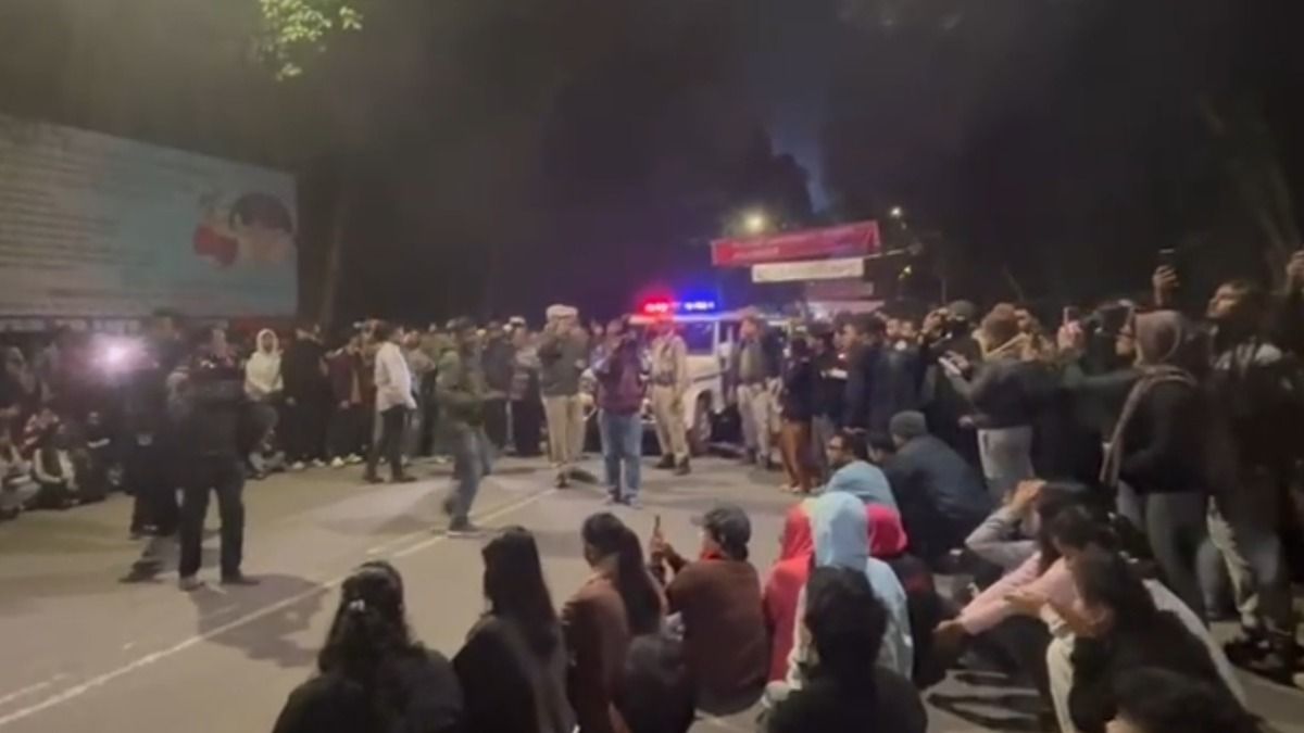 Tezpur University students block Higher Education Secretary's vehicle from leaving campus, demand VC's ouster Tezpur University students block Higher Education Secretary's vehicle from leaving campus, demand VC's ouster