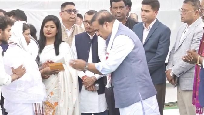 Assam CM gives Rs 5 lakh ex gratia to kin of 21 labourers killed in Arunachal accident