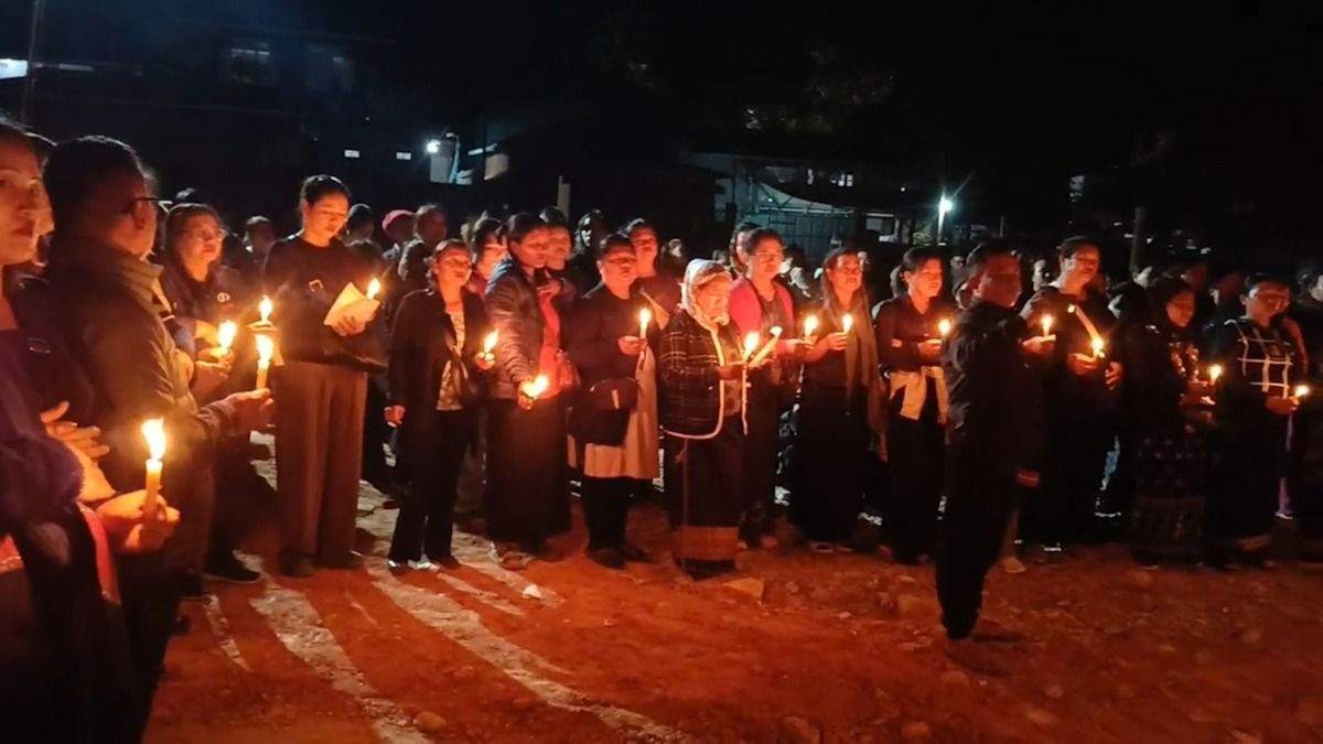 Candlelight vigil held in Moreh in memory of Nengtinlhing Haokip
