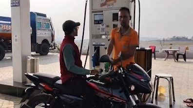 ‘No Helmet, No Petrol’ rule flouted in Morigaon, fuel supplied in violation of safety norms