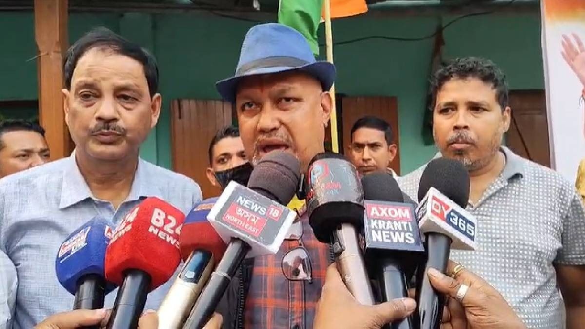 Massive protest by Congress workers in Assam's Barpeta over seat sharing deal with CPI(M), threaten mass resignation