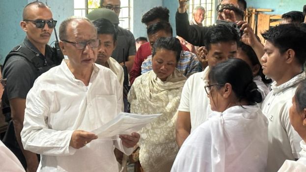 Manipur CM visits Imphal East relief camp, meets family of murdered minor; announces Rs 10 lakh ex-gratia