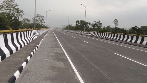 Traffic halted for hours on Bhupen Hazarika Setu in Assam after storm