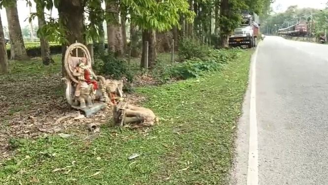 Discarded idols on NH-37 in Assam's Tinsukia raise safety and religious concerns