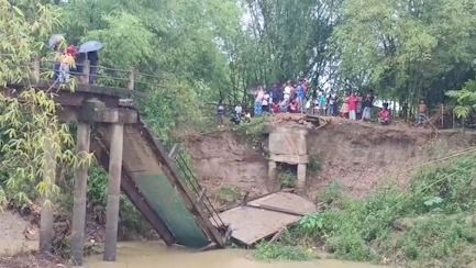 Footbridge collapses in Cachar’s Borkhola, villagers jump into river to save themselves