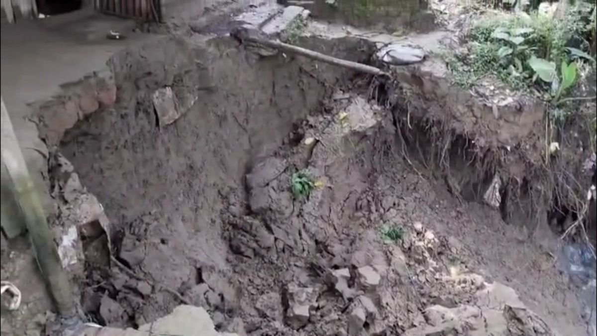 Flood-like conditions grip Sribhumi after heavy rainfall, residents fear riverbank collapse