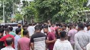 Congress-BJP workers clash at Assam's Samaguri; MLA's review meeting cancelled Congress-BJP workers clash at Assam's Samaguri; MLA's review meeting cancelled
