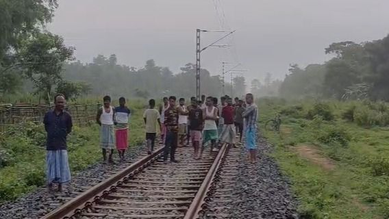  Man killed after being hit by Guwahati–Silghat passenger train in Assam's Nagaon