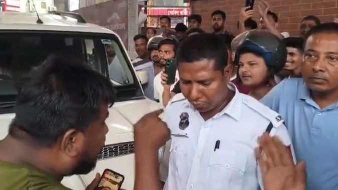 Traffic constable Rekibul Ali suspended for taking bribe in Guwahati