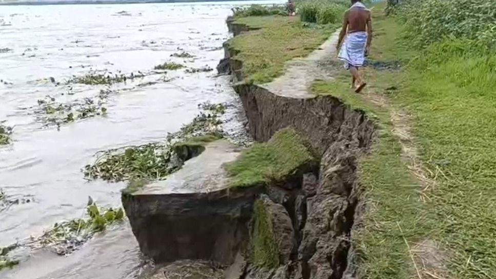 Assam: Severe erosion and rising floodwaters wreak havoc in Bongaigaon's Dhalagasa, Ghoramara