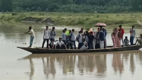 Students risk lives crossing Manas river in makeshift boat, bridge demand grows in Bongaigaon