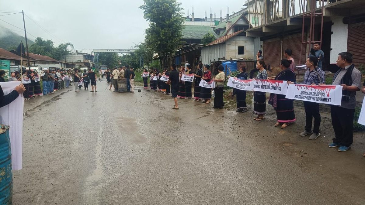 Senapati residents stage black flag demonstration as Manipur CM arrives, demand probe into Naga killings