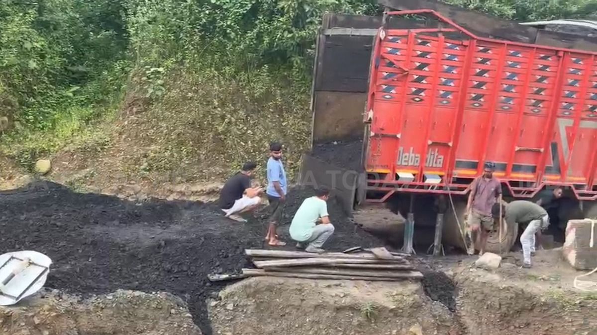 Haflong-Silchar highway hit by massive traffic jam after coal truck gets stranded