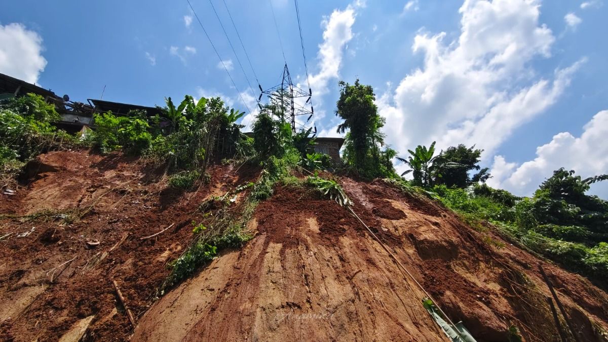 Heavy rain triggers major landslide in Guwahati's Sargapur, relief efforts underway