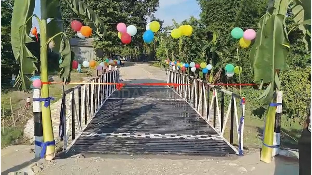 Assam's Bongaigaon villagers build bridge and road with public donations, filling infrastructure gap