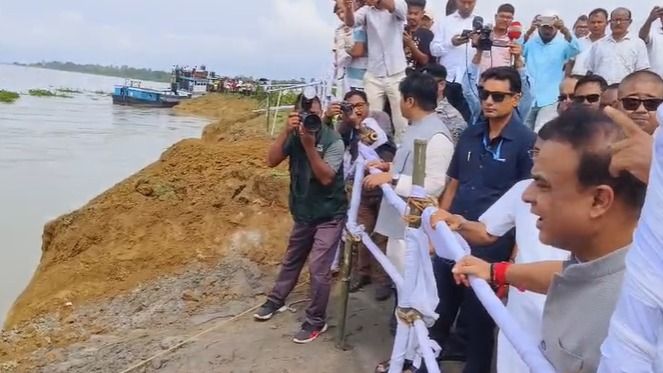 CM Himanta Biswa Sarma visits erosion-hit Pukhurijan, reviews anti-erosion measures