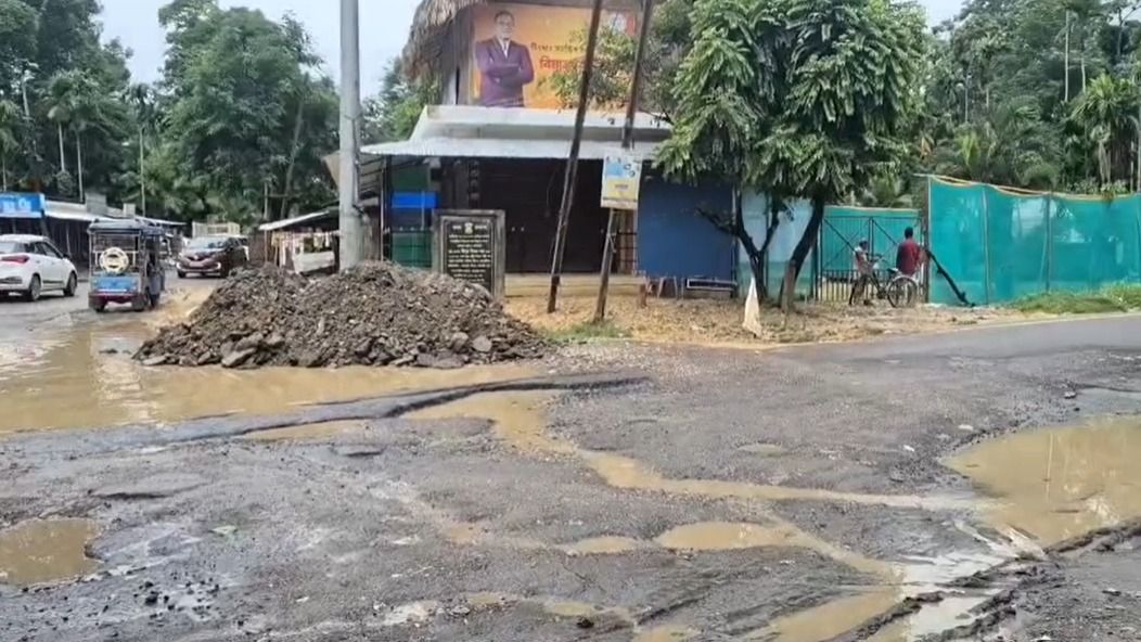 Students repair cratered road in Assam's Tingkhang, give administration 10-day ultimatum
