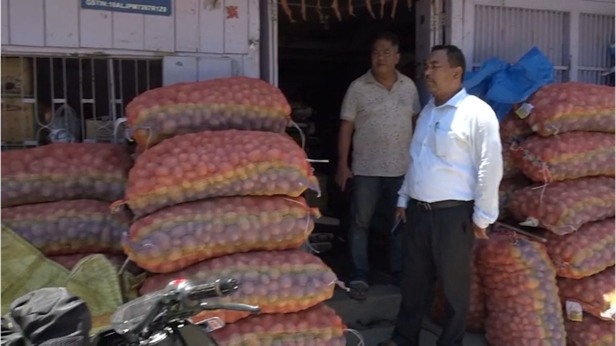 Dibrugarh traders accuse municipal body of selective action against poor vendors over footpath encroachment