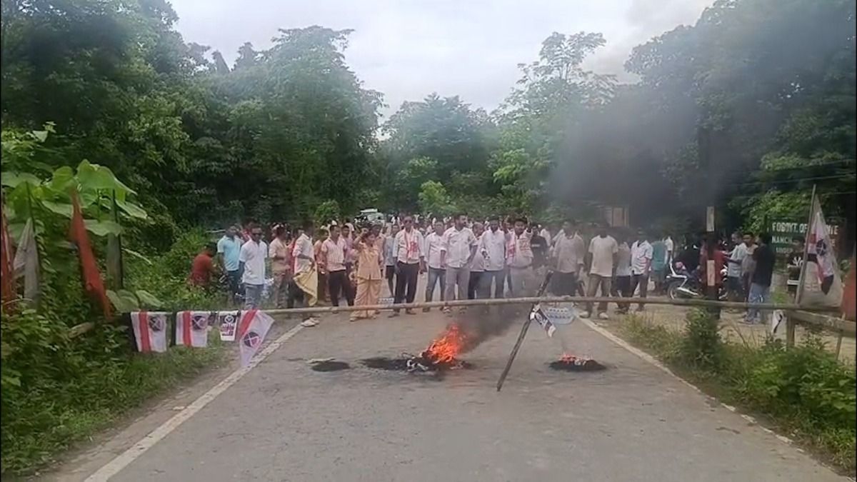 Assam-Arunachal border roads blocked indefinitely over Mingmang Badati firing