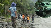 Arunachal: Delhi-registered vehicle plunges into Lohit River, 1 dead, 6 injured, 3 missing Arunachal: Delhi-registered vehicle plunges into Lohit River, 1 dead, 6 injured, 3 missing
