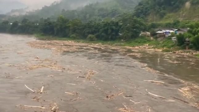 Subansiri river swells unusually in Arunachal's Upper Subansiri, timber spotted in waters