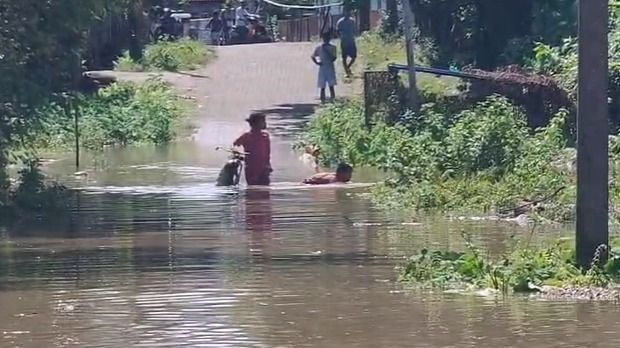 Heavy rain triggers artificial flooding in several parts of Assam's Margherita, residents rescued