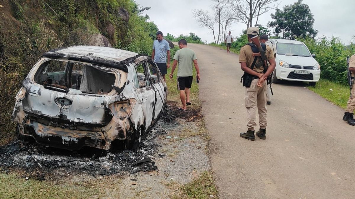 Police personnel’s vehicle gutted near Assam-Meghalaya border in suspected arson