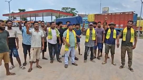 Students’ Union AKRASU observes ‘betrayal day’ across Dhubri, demands ST status, separate Kamtapur state