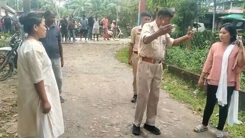 Assam: Alleged extramarital affair sparks street fight between two women in Nagaon