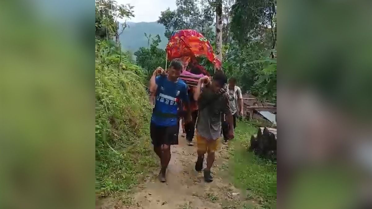 Ailing Manipur woman carried to Assam on bamboo stretcher amid road crisis
