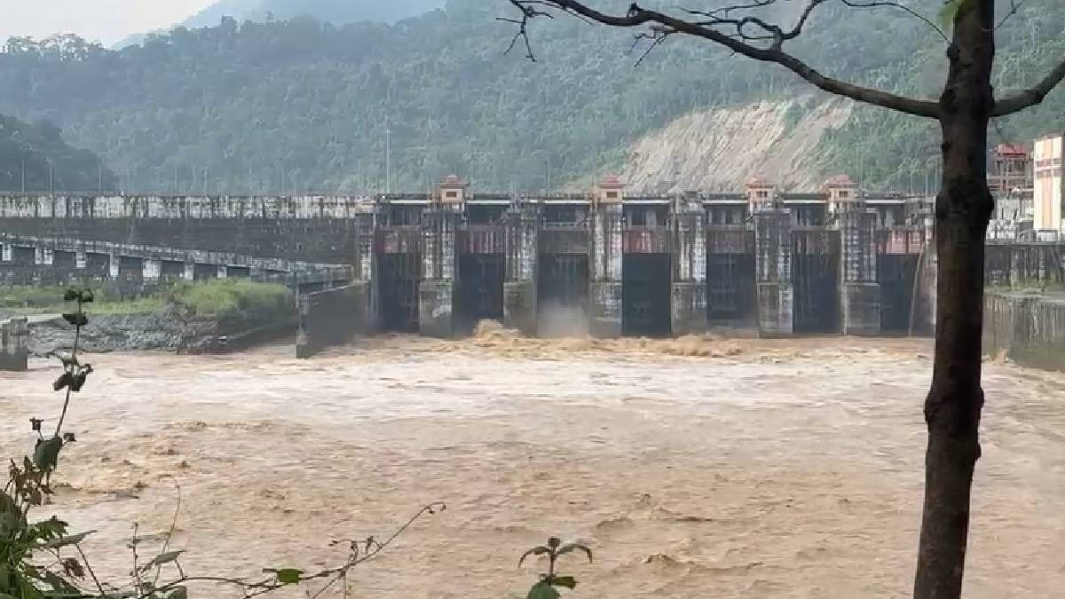 Teesta river turns muddy at Kalijhora after major landslide in North Sikkim