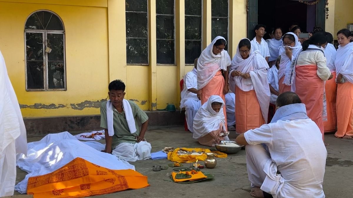 Last rites of musician Chongtham Vikram Singh performed in Imphal