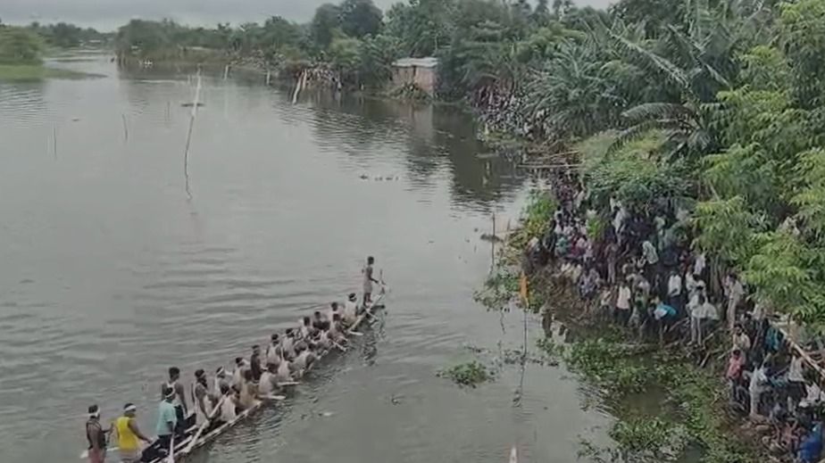 Assam: Traditional boat race draws massive crowd in Rupohihat’s Roumari and Hatipara