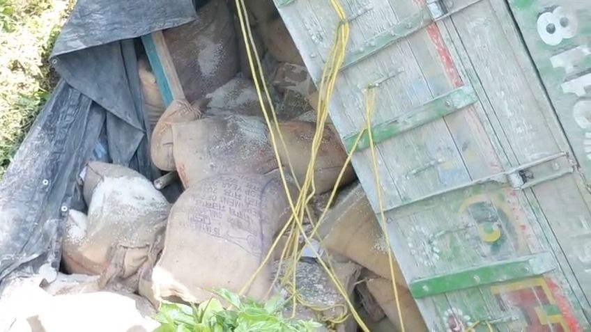 Rice-laden truck carrying 500 sacks crashes on NH-315 in Assam's Margherita