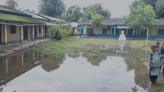 Waterlogging disrupts classes at Adarsh Hindi Vidyalaya in Assam’s Bargolai