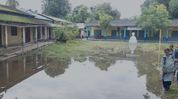 Waterlogging disrupts classes at Adarsh Hindi Vidyalaya in Assam’s Bargolai Waterlogging disrupts classes at Adarsh Hindi Vidyalaya in Assam’s Bargolai