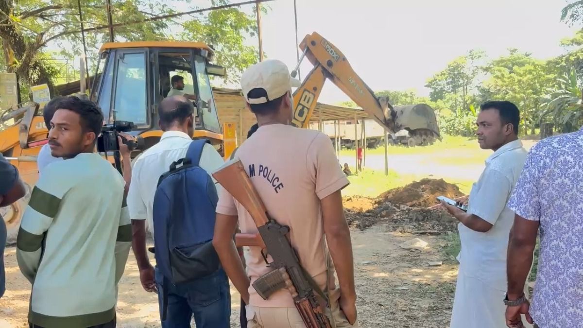 Assam: Hailakandi administration demolishes former MLA’s gate, boundary wall over alleged encroachment Assam: Hailakandi administration demolishes former MLA’s gate, boundary wall over alleged encroachment