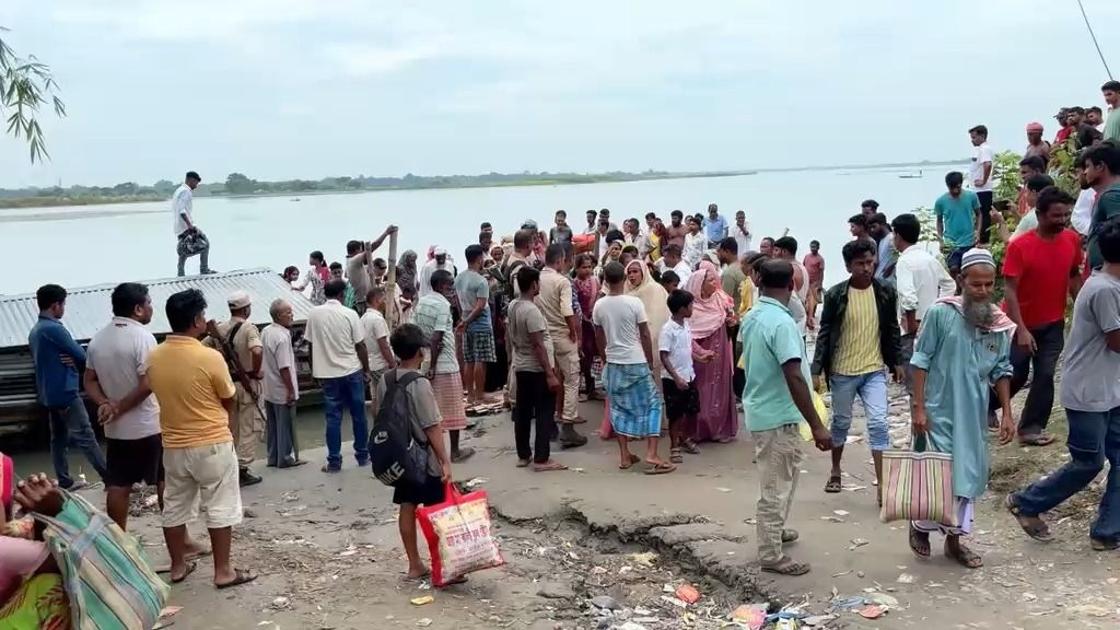 More than 100 passengers stranded in Assam's Gangadhar River after boat develops crack