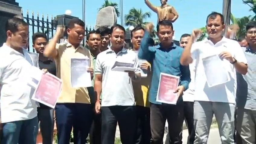 Bodo groups protest ‘Hemkosh Appendix’, burn book in Assam's Kokrajhar