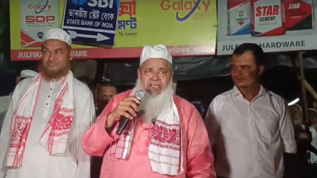 “I'm 100 kg, Himanta 80 kg; if I climb on him, his backbone would break anyway”: Badruddin Ajmal