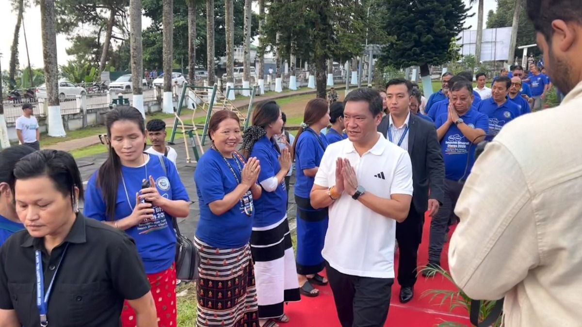 Arunachal CM Pema Khandu launches GPS-enabled app to track Itanagar garbage trucks