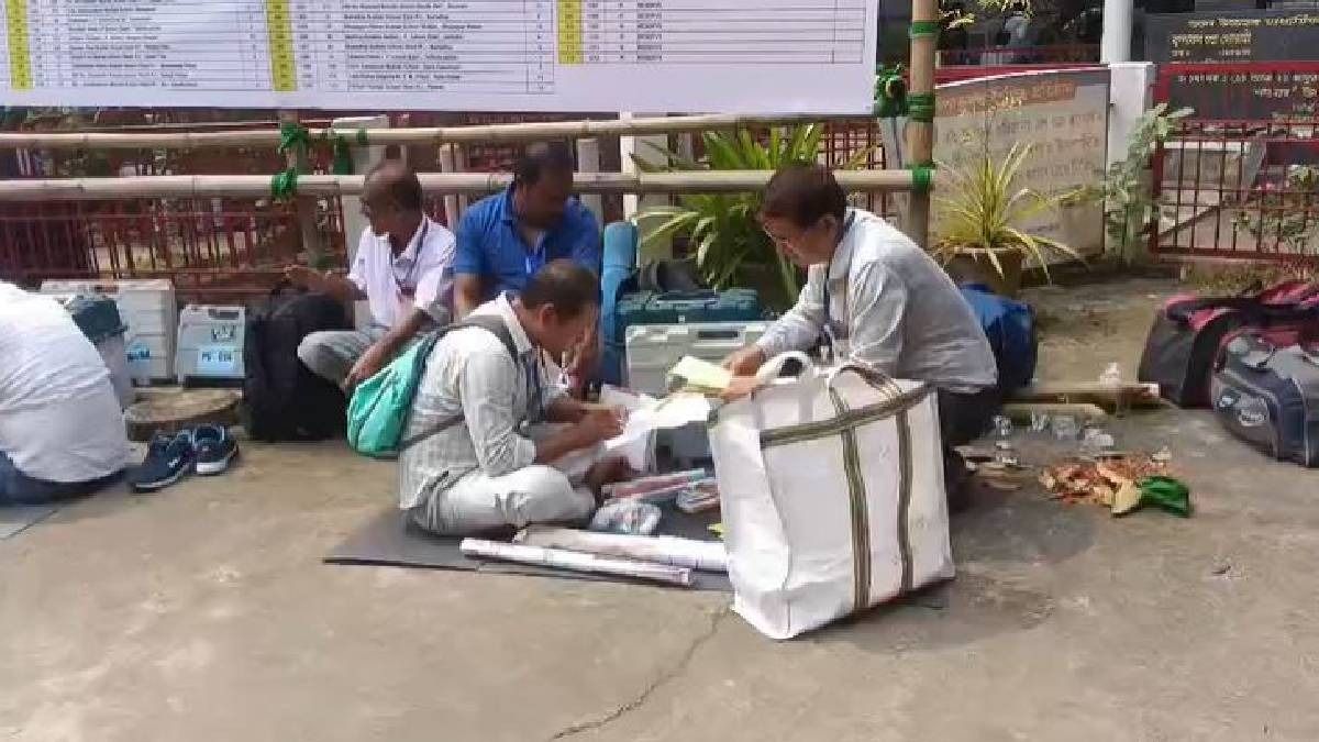 Nagaon bypoll: Polling teams depart for 2307 stations, over 11500 personnel deployed